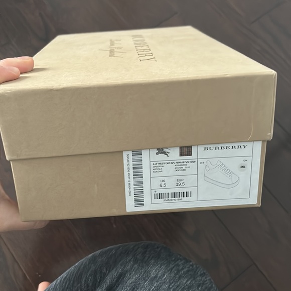 Burberry white sneaker with pink and black - Picture 8 of 9